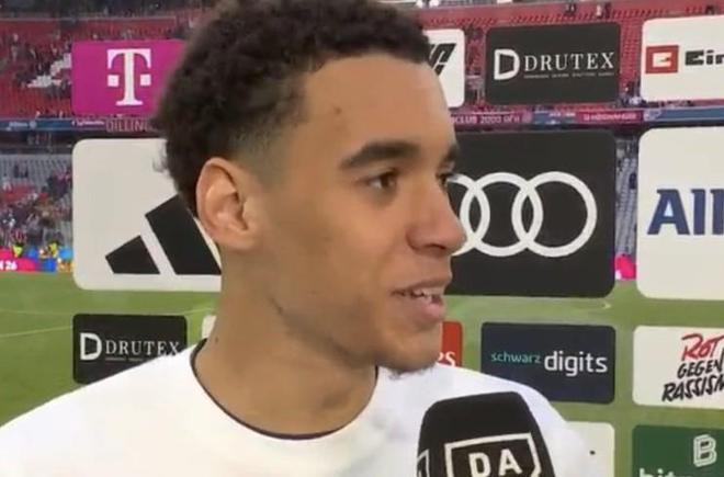 穆西亚拉：被换下是计划好的，我的脚伤现在已经好多了。