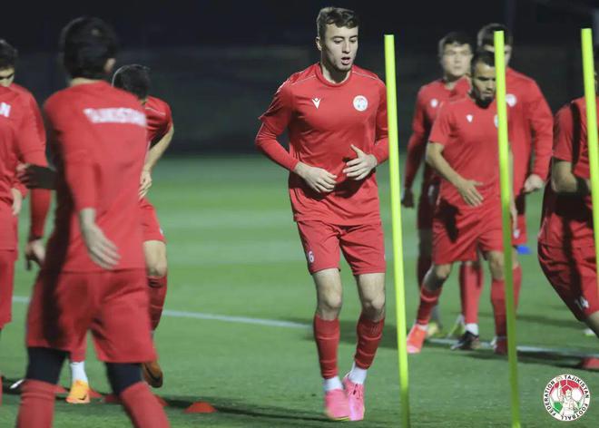 上海玄鸟VS香港金牛赛事前瞻【赛前海报】青岛海牛vs上海海港精雕细刻